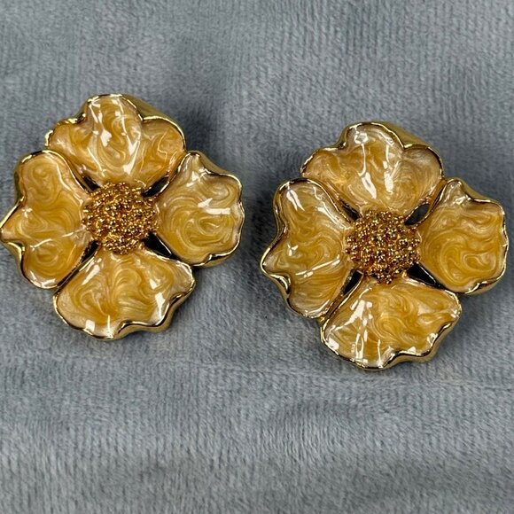 Gold-Tone Enamel Flower Clip-On Earrings Textured Centers Vintage Chunky Retro - Picture 15 of 16